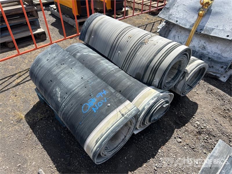 Quantity of (4) 970mm x 5mm Rubber Other components
