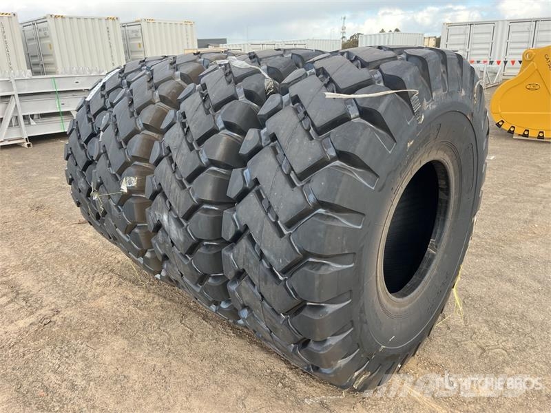Quantity of (4) Suihe T23.5 23.5x25 Tires (Unused Däck, hjul och fälgar