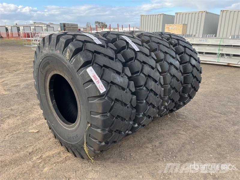 Quantity of (4) Suihe T23.5 23.5x25 Tires (Unused Däck, hjul och fälgar