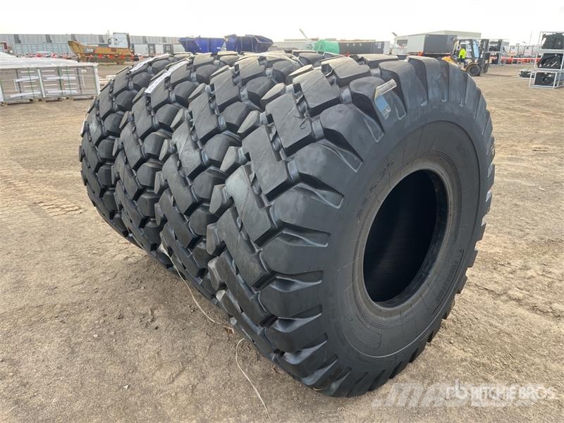 Quantity of (4) Suihe T23.5 23.5x25 Tires (Unused Däck, hjul och fälgar