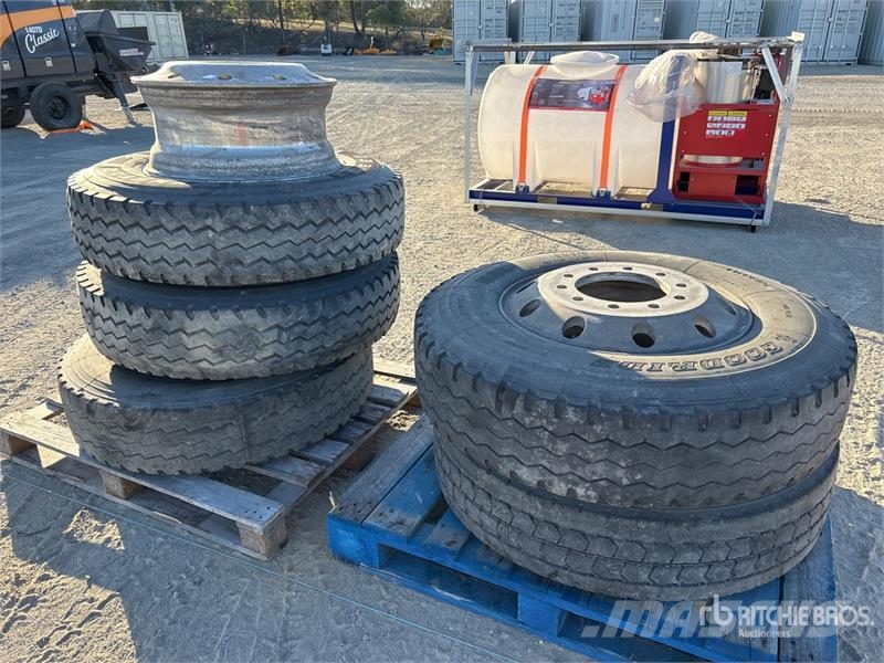  Quantity of (5) 11R22.5 Tires Tyres, wheels and rims