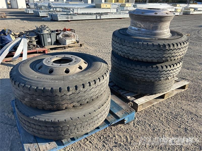  Quantity of (5) 11R22.5 Tires Tyres, wheels and rims