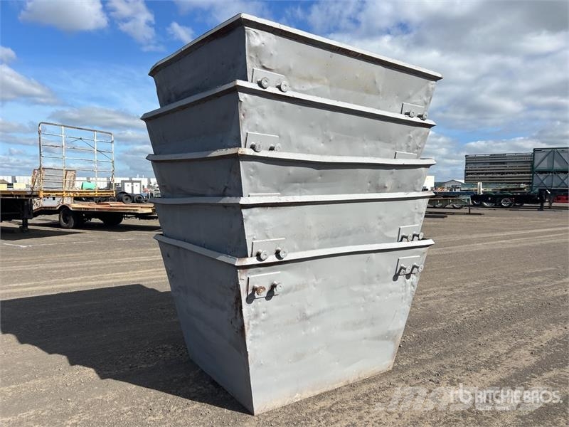  Quantity of (5) 3 m3 Skip Waste Container معدات البناء - غير ذلك