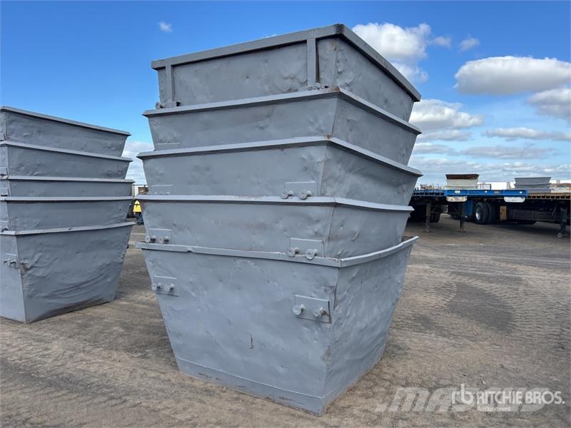 Quantity of (5) 3 m3 Skip Waste Container Costruzioni - Altro