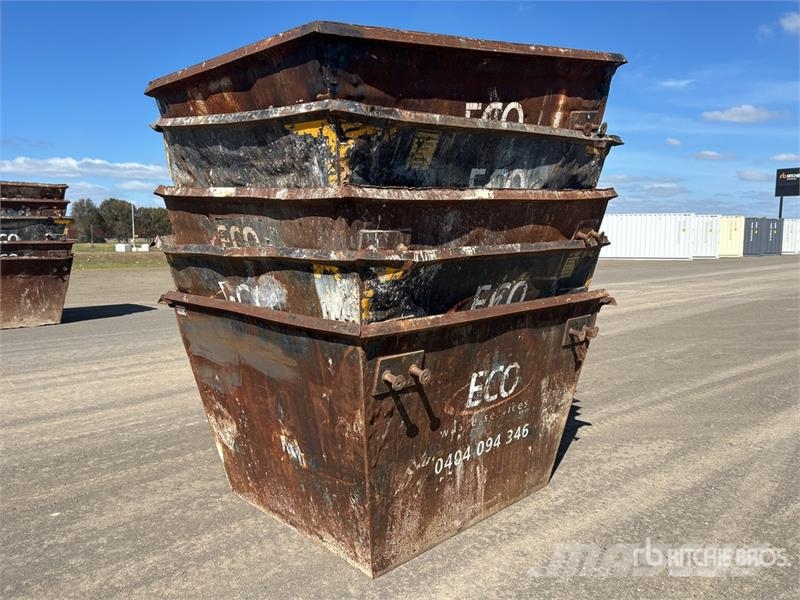  Quantity of (5) 3 m3 Skip Waste Container معدات البناء - غير ذلك