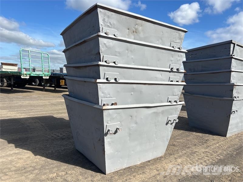 Quantity of (5) 3 m3 Skip Waste Container Costruzioni - Altro