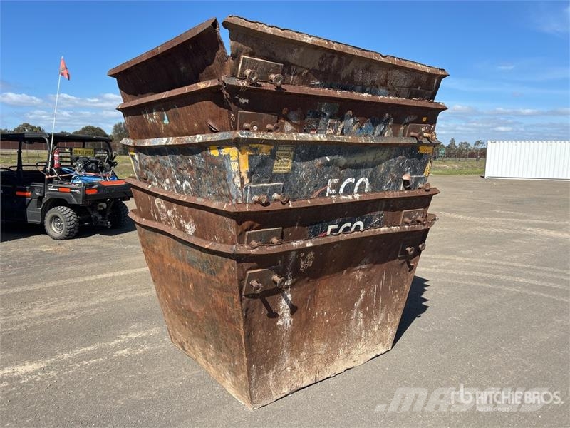  Quantity of (5) 3 m3 Skip Waste Container معدات البناء - غير ذلك