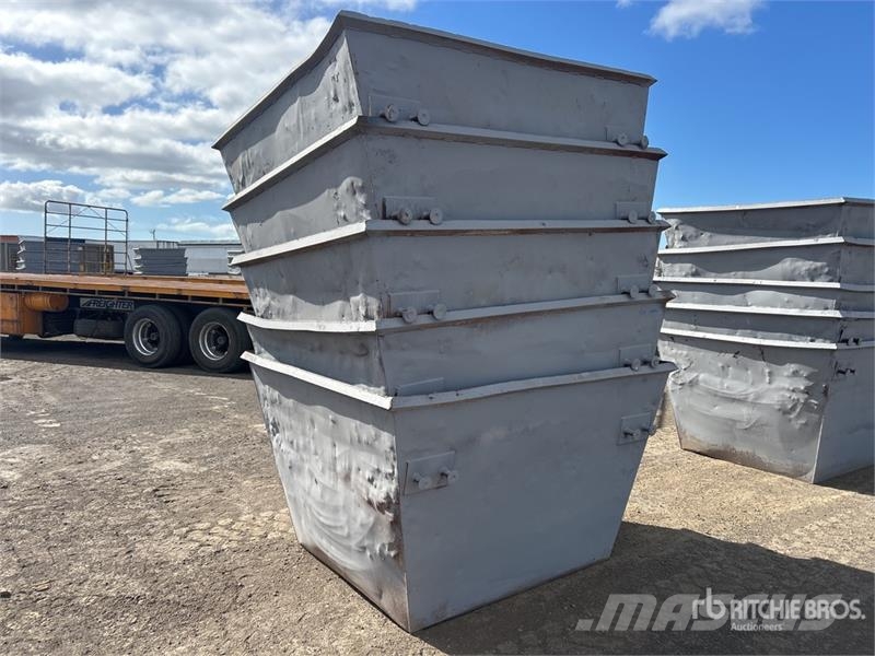 Quantity of (5) 3 m3 Skip Waste Container Costruzioni - Altro