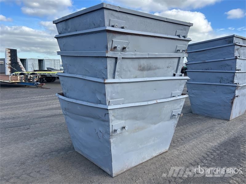  Quantity of (5) 3 m3 Skip Waste Container Muu