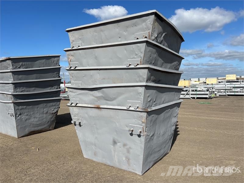  Quantity of (5) 3 m3 Skip Waste Container معدات البناء - غير ذلك
