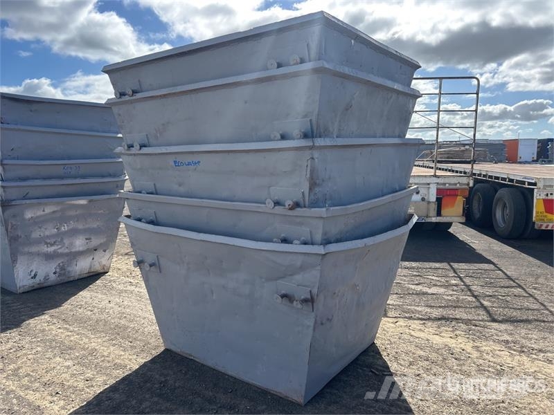 Quantity of (5) 3 m3 Skip Waste Container Costruzioni - Altro