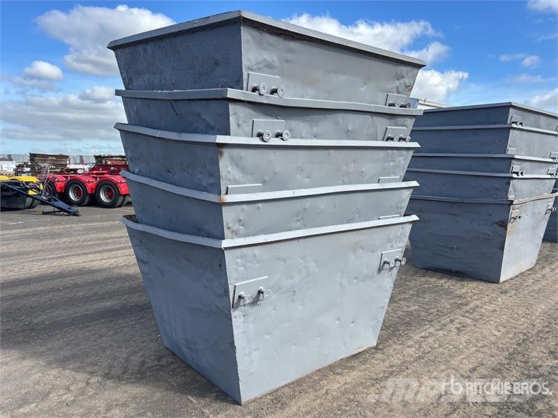  Quantity of (5) 3 m3 Skip Waste Container معدات البناء - غير ذلك