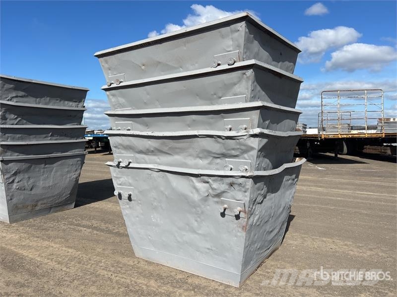 Quantity of (5) 3 m3 Skip Waste Container Muu