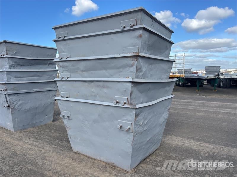  Quantity of (5) 3 m3 Skip Waste Container معدات البناء - غير ذلك