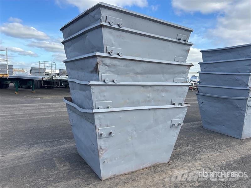  Quantity of (5) 3 m3 Skip Waste Container معدات البناء - غير ذلك