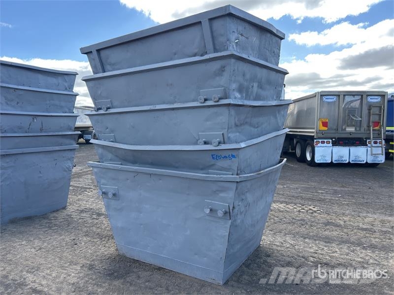 Quantity of (5) 3 m3 Skip Waste Container Costruzioni - Altro