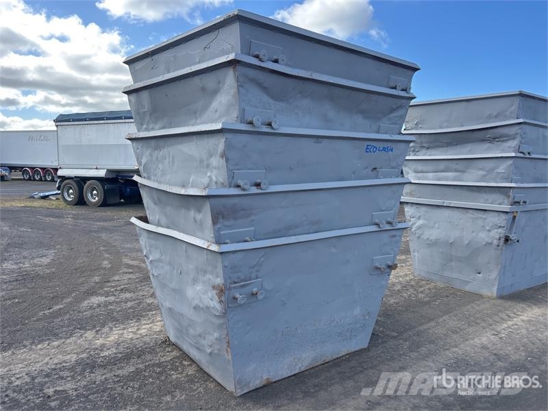  Quantity of (5) 3 m3 Skip Waste Container معدات البناء - غير ذلك