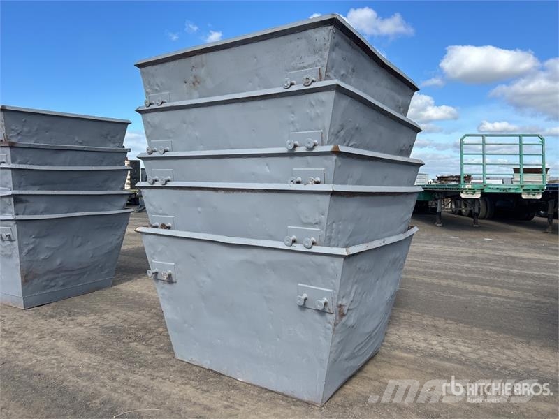 Quantity of (5) 3 m3 Skip Waste Container Costruzioni - Altro