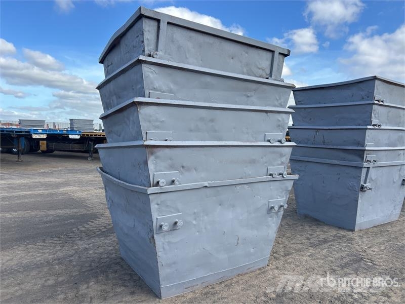 Quantity of (5) 3 m3 Skip Waste Container Costruzioni - Altro