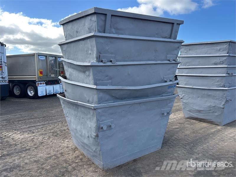 Quantity of (5) 3 m3 Skip Waste Container Costruzioni - Altro