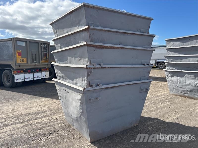  Quantity of (5) 3 m3 Skip Waste Container معدات البناء - غير ذلك