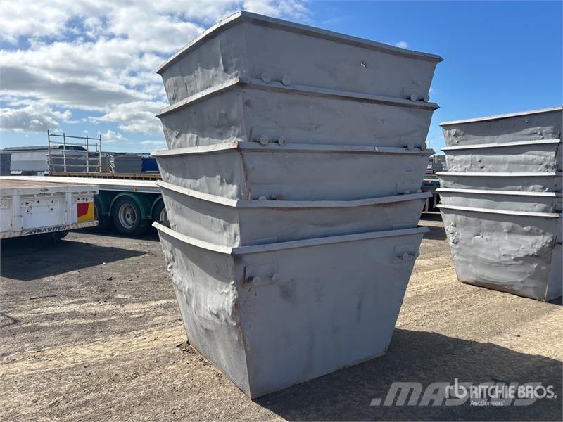 Quantity of (5) 3 m3 Skip Waste Container معدات البناء - غير ذلك