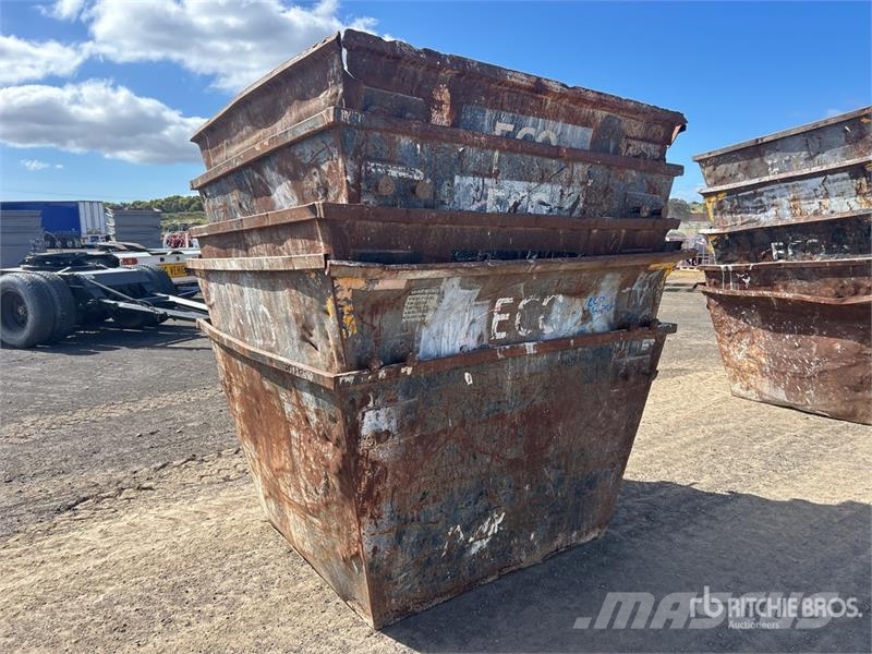  Quantity of (5) 3 m3 Skip Waste Container معدات البناء - غير ذلك
