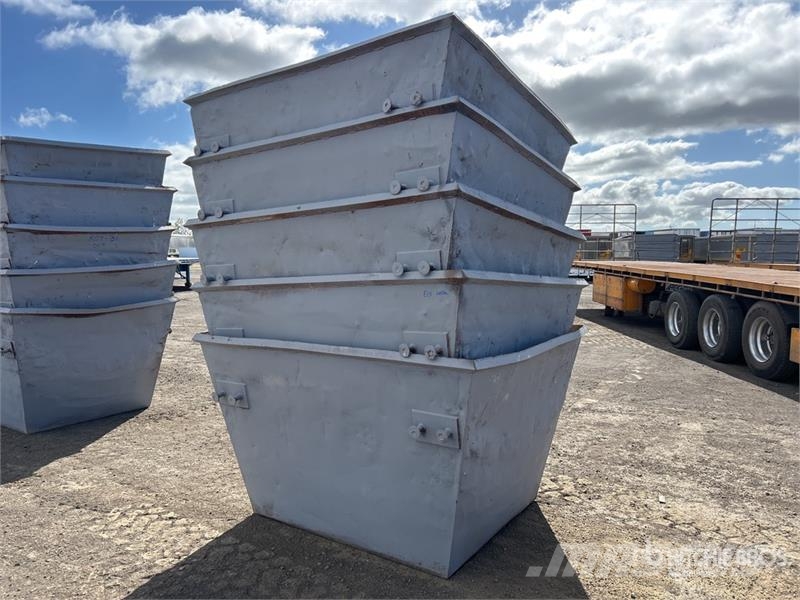 Quantity of (5) 3 m3 Skip Waste Container Costruzioni - Altro