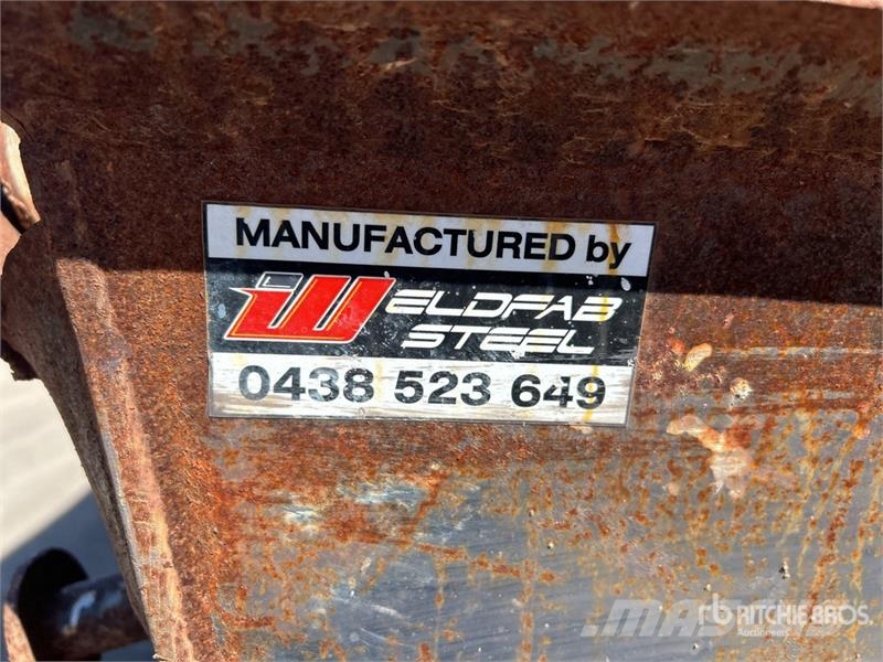  Quantity of (5) 3 m3 Skip Waste Container معدات البناء - غير ذلك