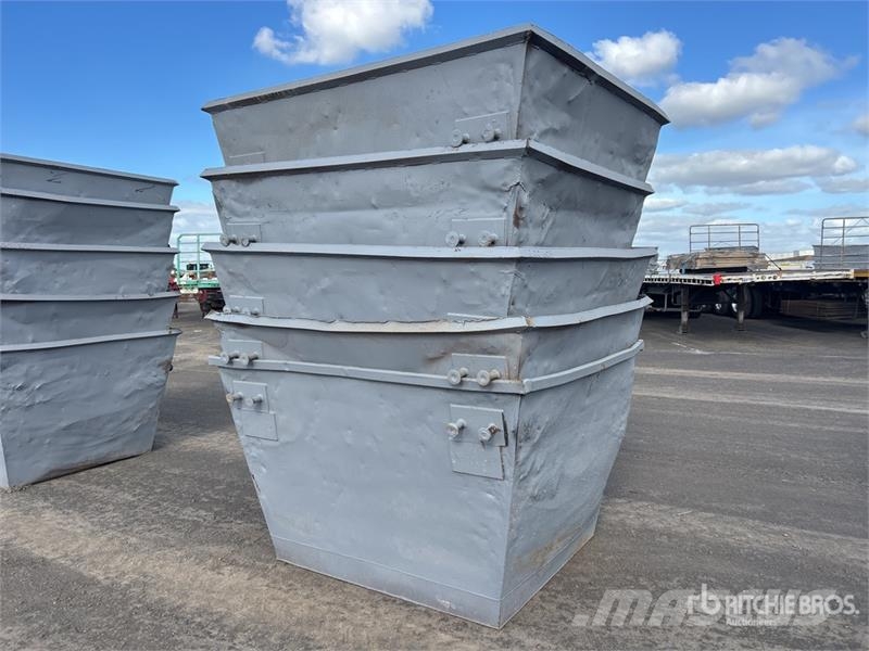  Quantity of (5) 3 m3 Skip Waste Container معدات البناء - غير ذلك