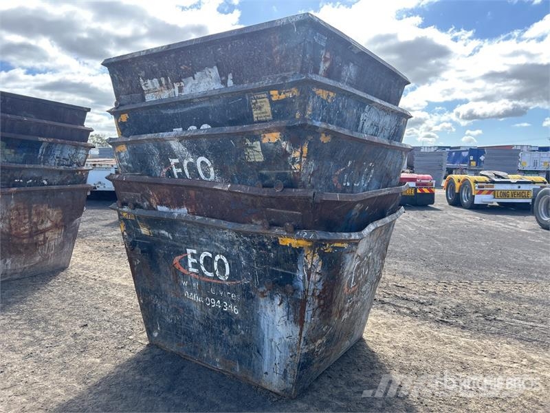 Quantity of (5) 3 m3 Skip Waste Container معدات البناء - غير ذلك