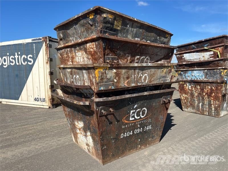 Quantity of (5) 3 m3 Skip Waste Container معدات البناء - غير ذلك