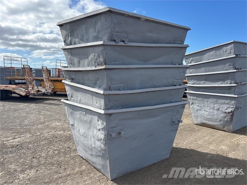  Quantity of (5) 3 m3 Skip Waste Container معدات البناء - غير ذلك