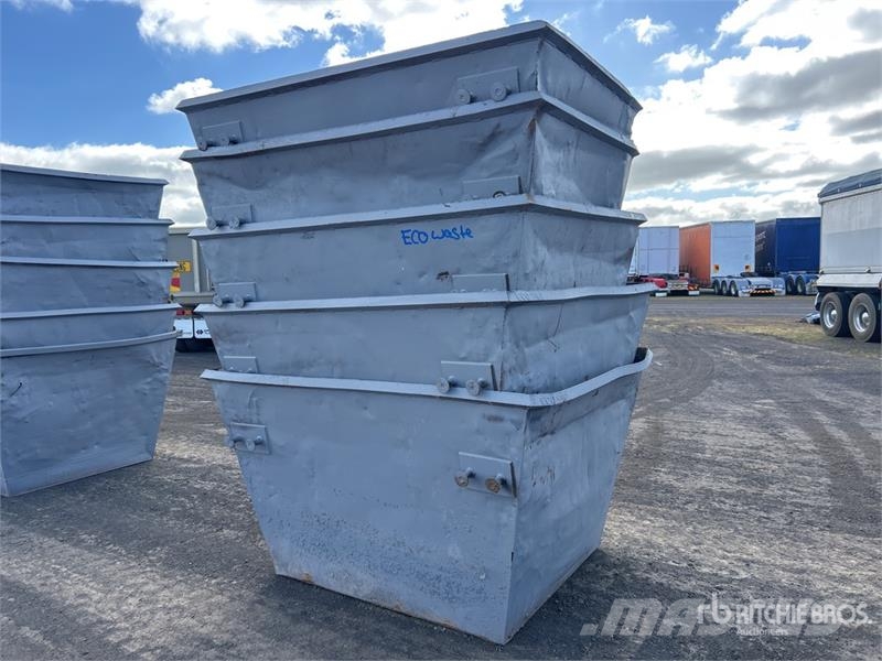  Quantity of (5) 3 m3 Skip Waste Container معدات البناء - غير ذلك