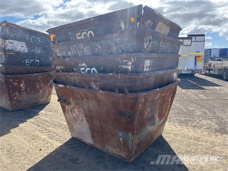  Quantity of (5) 3 m3 Skip Waste Container معدات البناء - غير ذلك