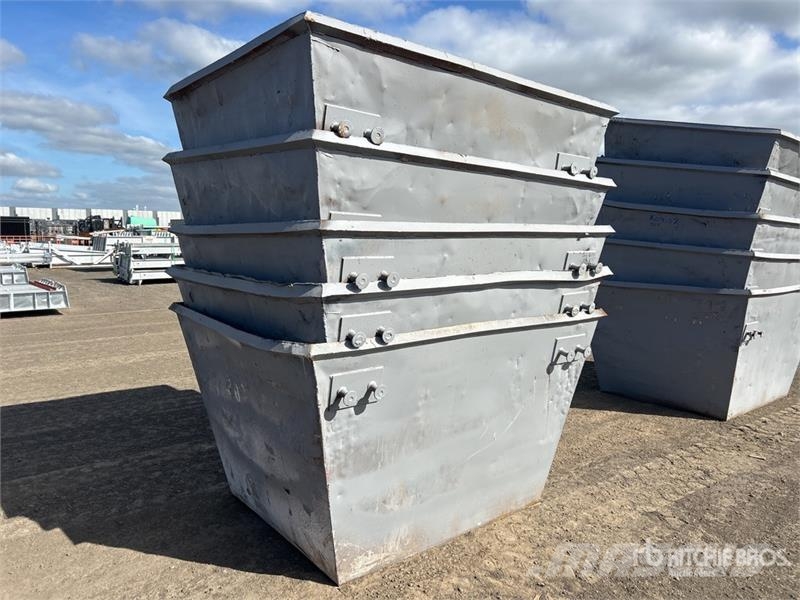  Quantity of (5) 3 m3 Skip Waste Container معدات البناء - غير ذلك