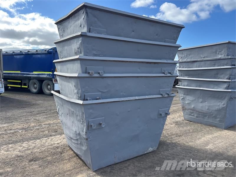 Quantity of (5) 3 m3 Skip Waste Container Costruzioni - Altro
