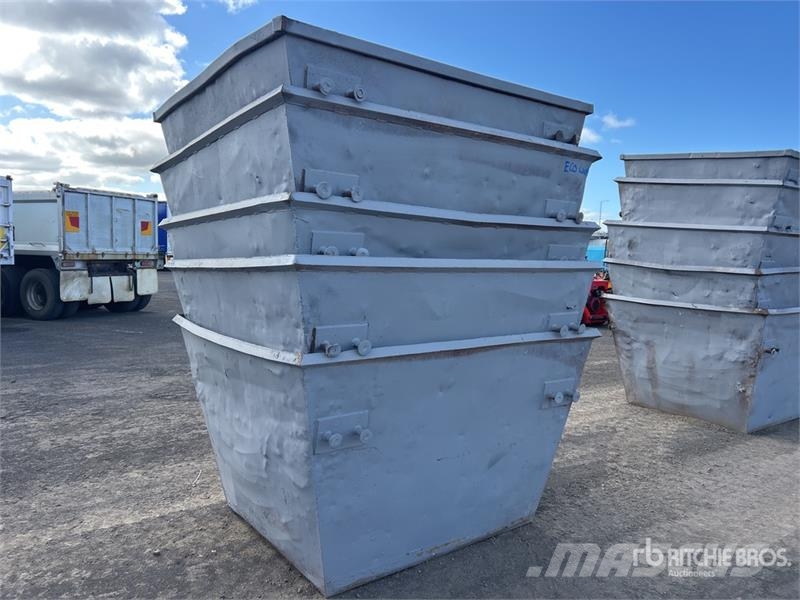 Quantity of (5) 3 m3 Skip Waste Container Muu