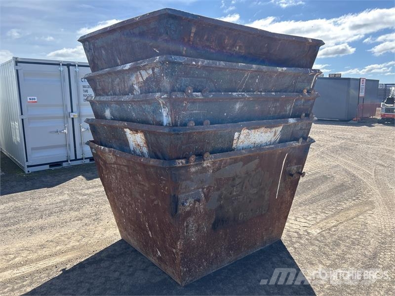  Quantity of (5) 3 m3 Skip Waste Container معدات البناء - غير ذلك