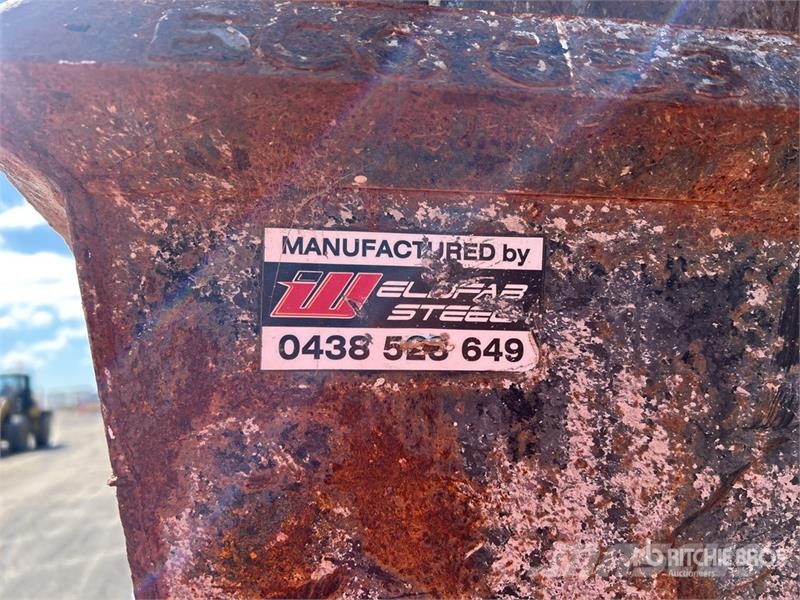  Quantity of (5) 3 m3 Skip Waste Container معدات البناء - غير ذلك
