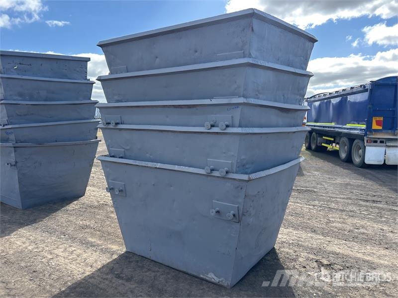 Quantity of (5) 3 m3 Skip Waste Container Costruzioni - Altro