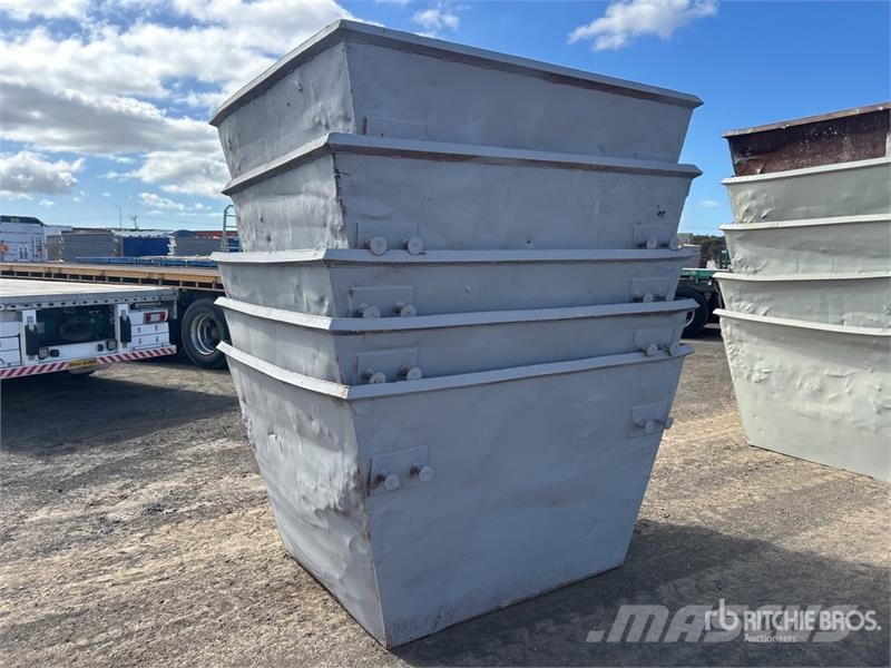  Quantity of (5) 3 m3 Skip Waste Container معدات البناء - غير ذلك
