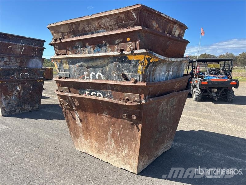  Quantity of (5) 3 m3 Skip Waste Container معدات البناء - غير ذلك