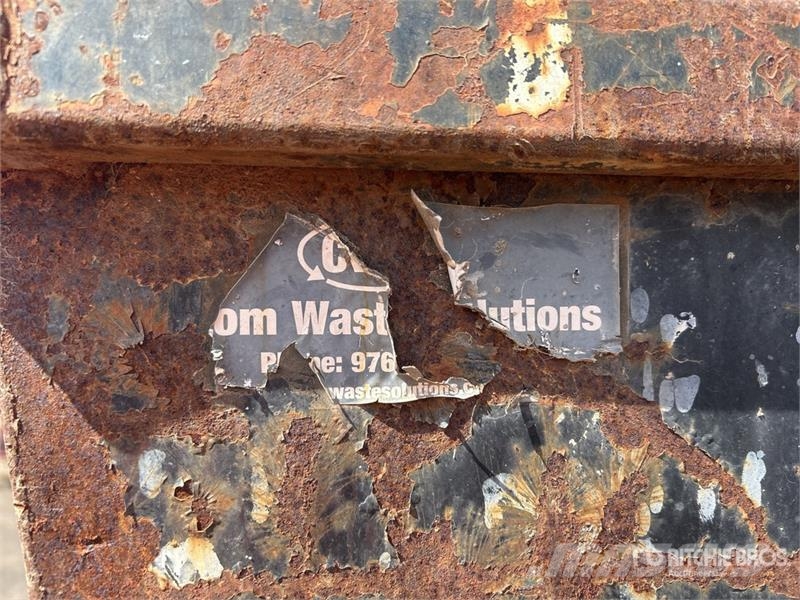  Quantity of (5) 3 m3 Skip Waste Container معدات البناء - غير ذلك