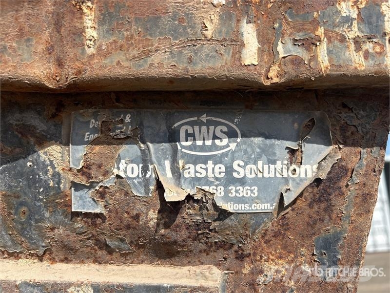  Quantity of (5) 3 m3 Skip Waste Container معدات البناء - غير ذلك