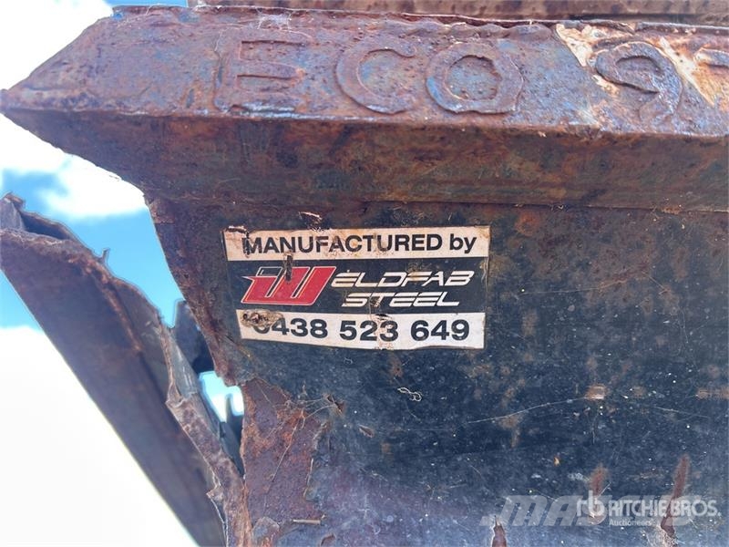 Quantity of (5) 3 m3 Skip Waste Container معدات البناء - غير ذلك
