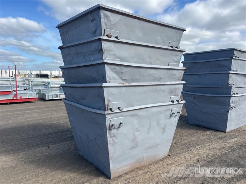 Quantity of (5) 3 m3 Skip Waste Container معدات البناء - غير ذلك