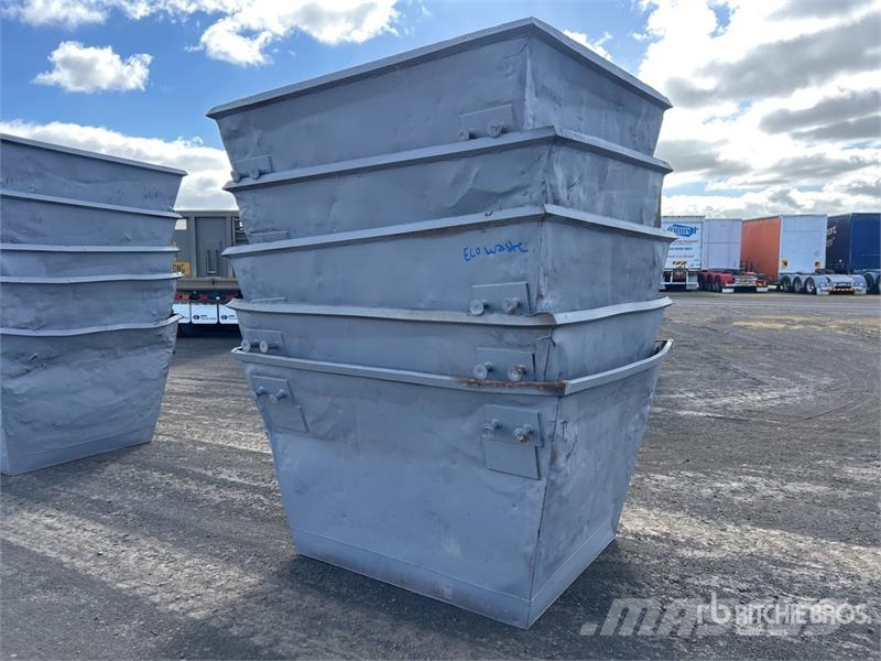  Quantity of (5) 3 m3 Skip Waste Container معدات البناء - غير ذلك