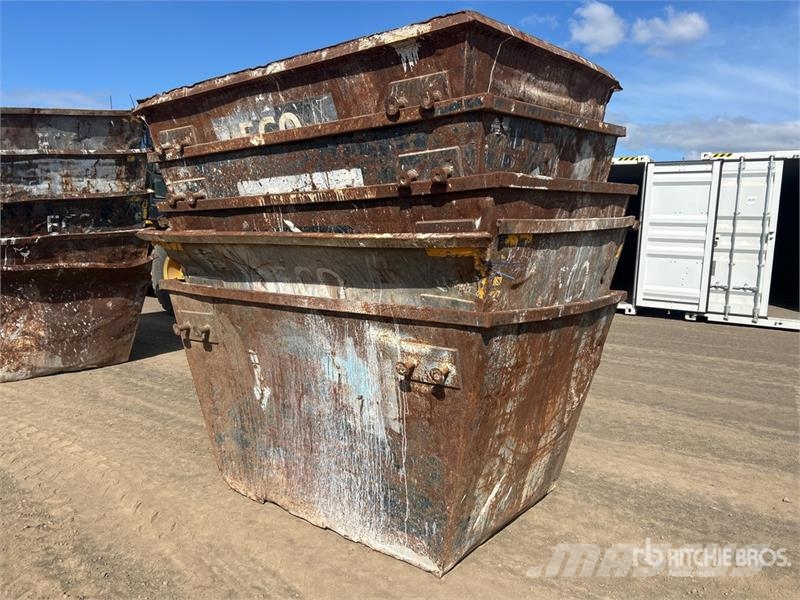  Quantity of (5) 3 m3 Skip Waste Container معدات البناء - غير ذلك