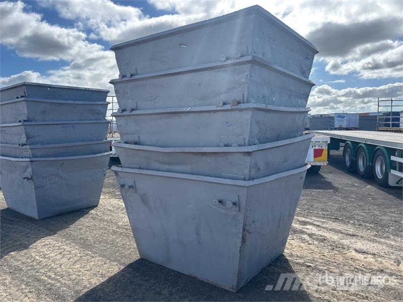  Quantity of (5) 3 m3 Skip Waste Container معدات البناء - غير ذلك
